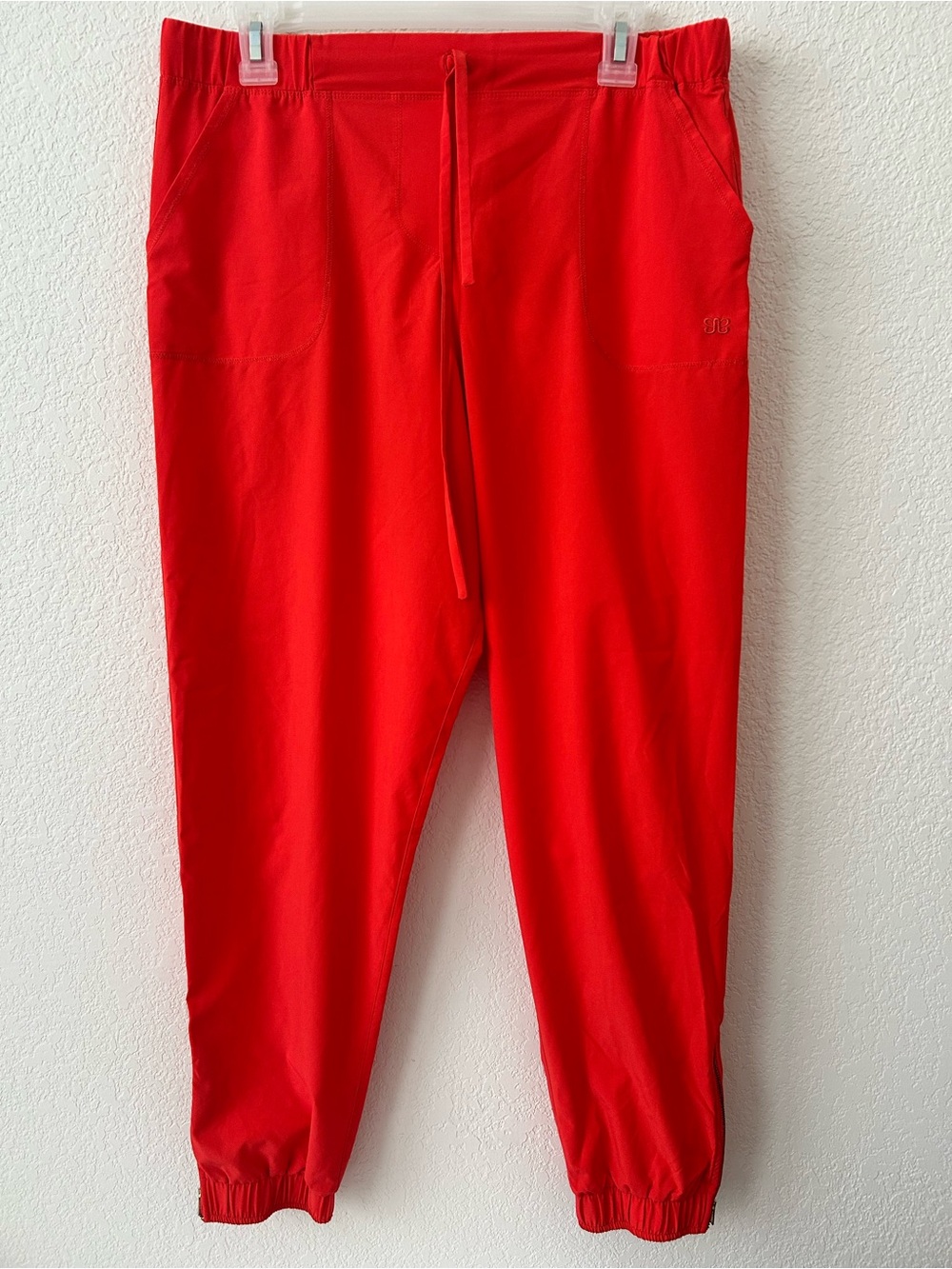 Albion jetsetters red joggers size L